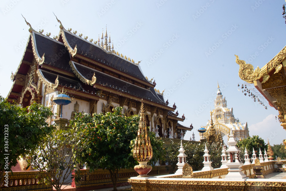 Naklejka premium A beautiful view of buddhist temple Wat Saeng Kaew at Chiang Rai, Thailand.