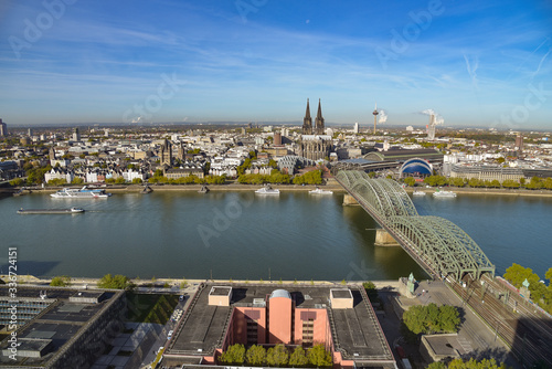 Stadt Köln - Blick vom Hochhaus © Henry Czauderna