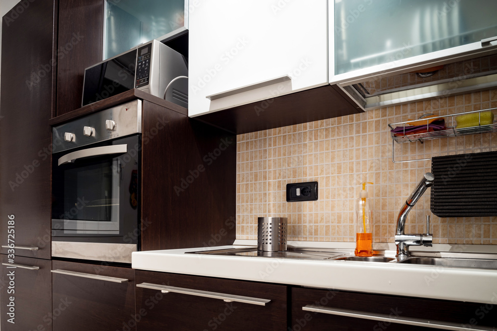 Fototapeta premium Modern comfortable kitchen, equipped with everything you need. Nice place to cook.