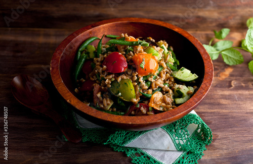 Farro salad with tomatoes and romano beans