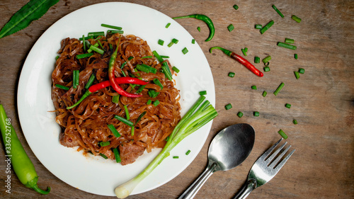 Obraz na plátně Thaifood, Stir Fried Noodles and vegetables on a wooden background