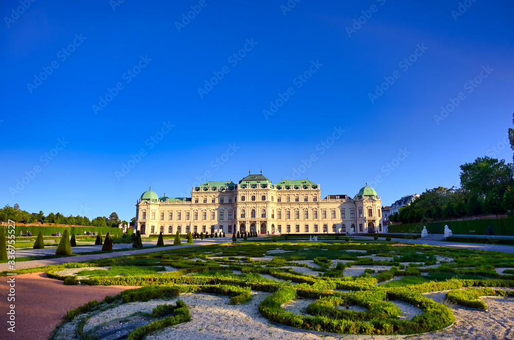 Obraz premium Vienna, Austria - May 17, 2019 : Baroque palace Belvedere is a historic building complex in Vienna, Austria, consisting of two Baroque palaces with a beautiful garden between them.