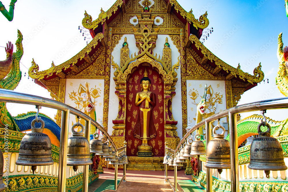 Obraz premium A beautiful view of buddhist temple Wat Saeng Kaew at Chiang Rai, Thailand.