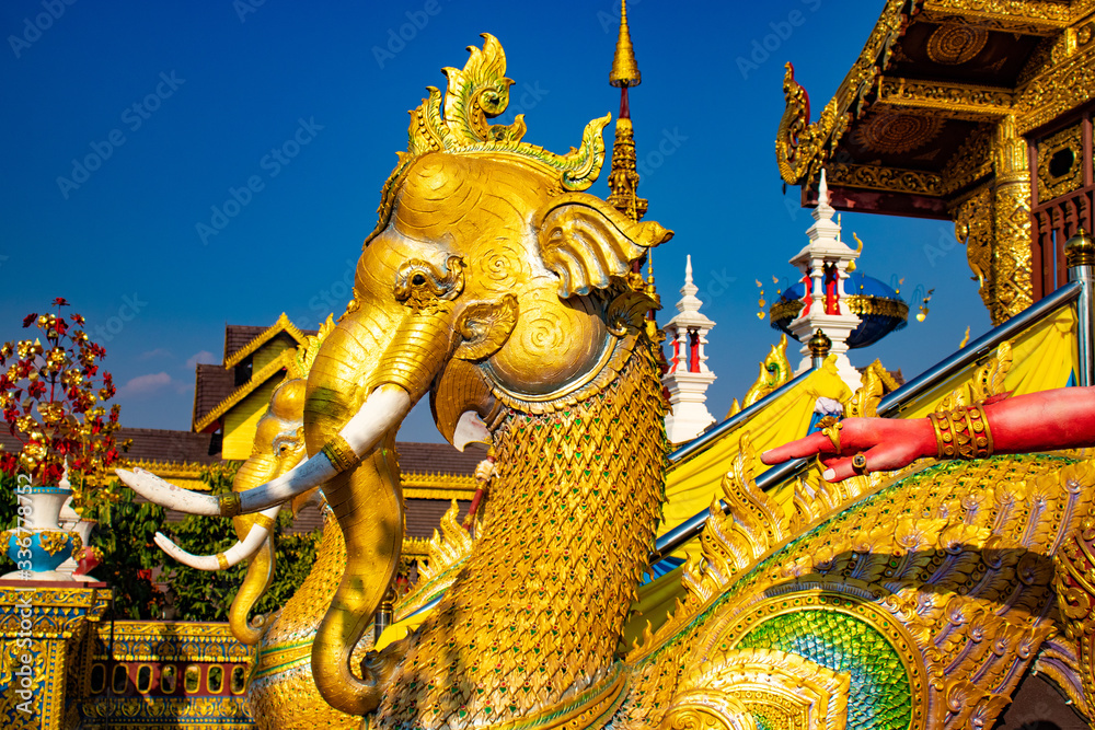 Fototapeta premium A beautiful view of buddhist temple Wat Saeng Kaew at Chiang Rai, Thailand.