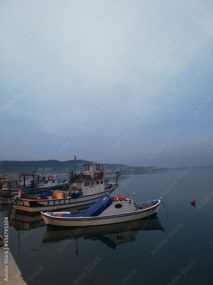 Fototapeta premium boats in the harbor