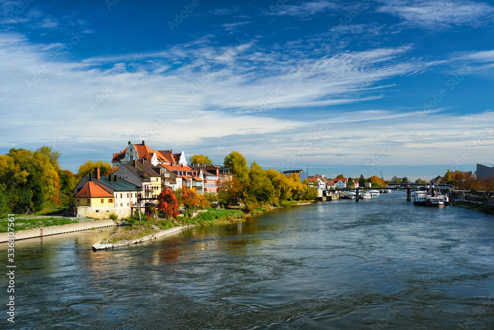 Obraz premium Old houses along Danube River in Regensburg, Bavaria, Germany