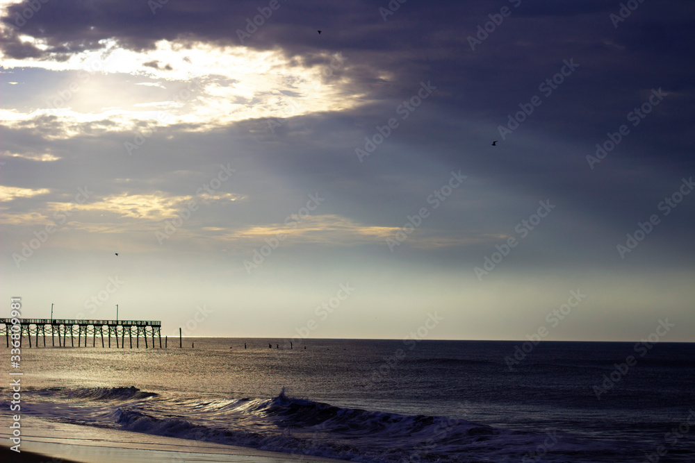 Obraz premium Rays over the Pier
