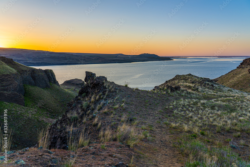 Sunset over the Columbia River Sunset over the Columbia River
