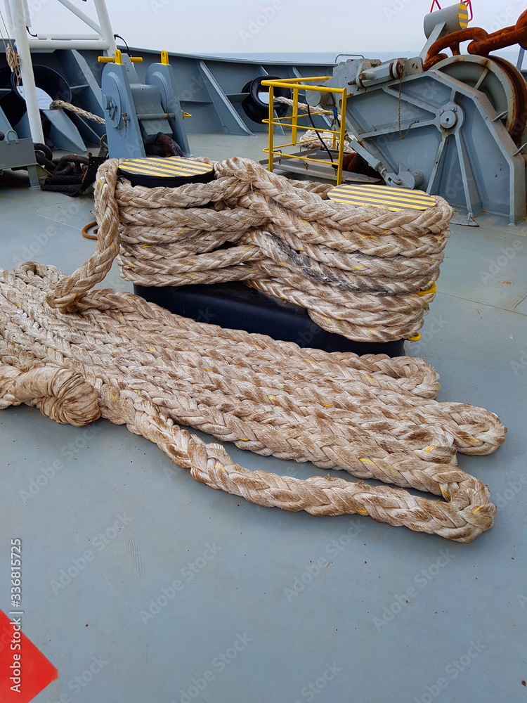 textil old rope on a drillship