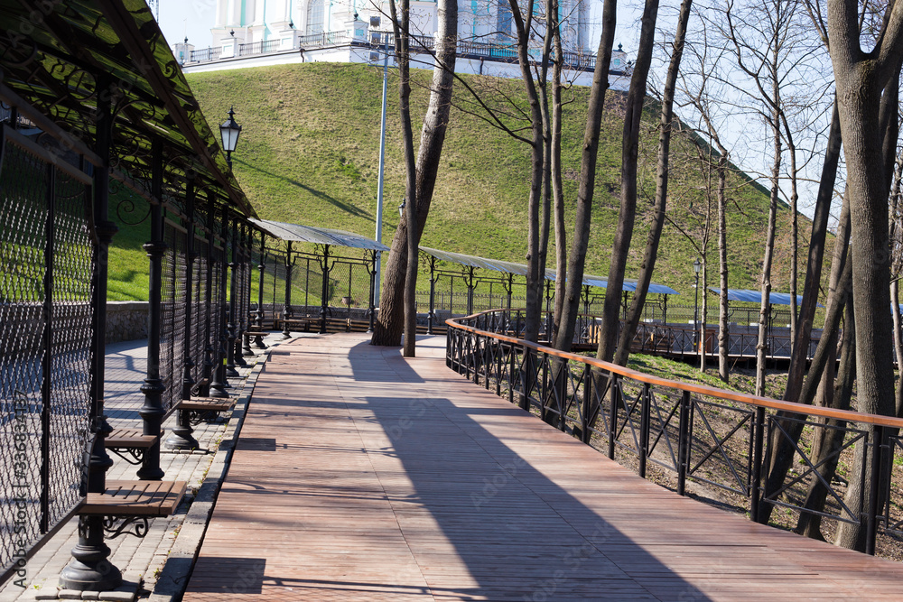 Obraz premium Pedestrian street alley of artists on the hem in the center of Kiev