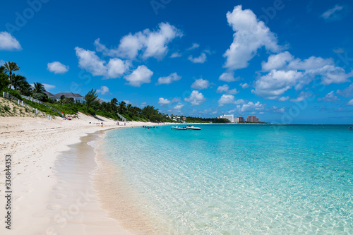 Fototapeta Naklejka Na Ścianę i Meble -  View of Cabbage beach in Paradise Island (Nassau, Bahamas).