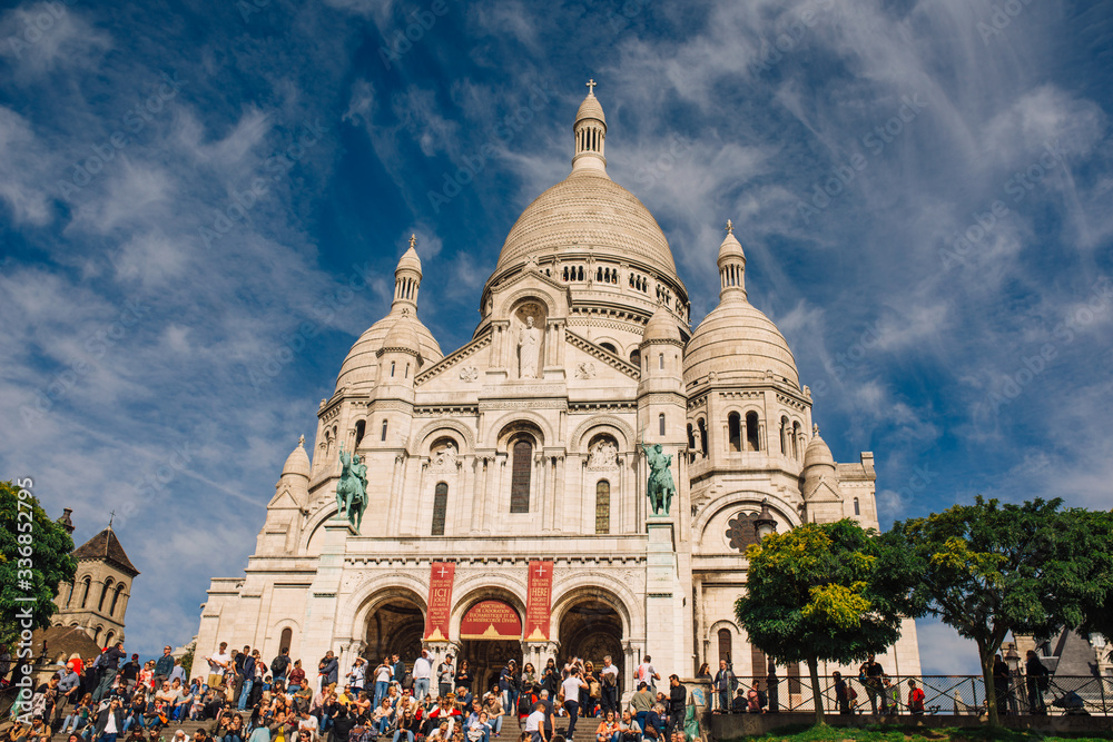 The famous basilica of Sacre-Coeur in Montmartre, Paris.