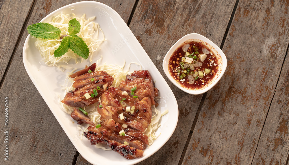 Well-Done Grilled Pork with Spicy Sauce Well-Done Grilled Pork with Spicy Sauce