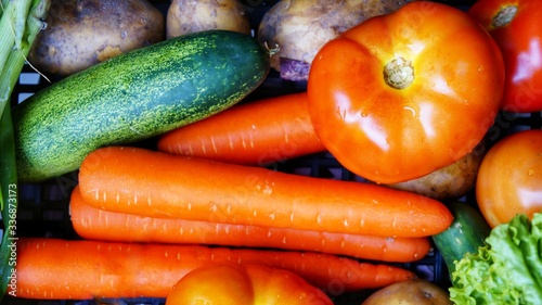 Image of mixed vegetable such as tomatoes and carrots.