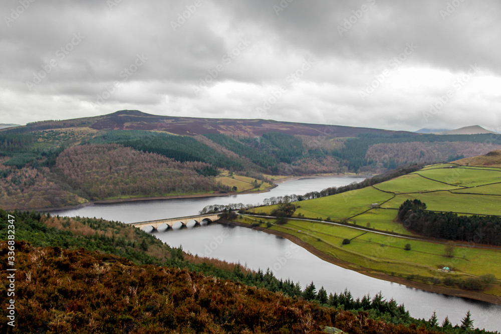 Obraz premium Reservoir, Ladybower Reservoir, Upper Derwent Valley, Derbyshire, England. 