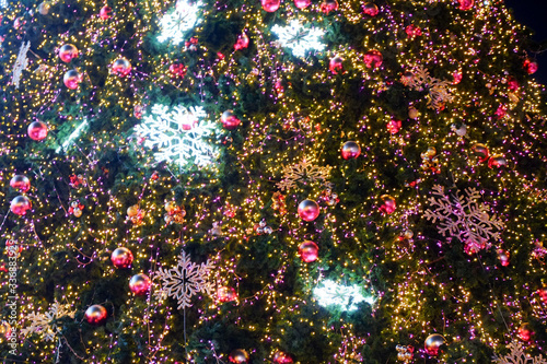 chirstmas tree zoom in