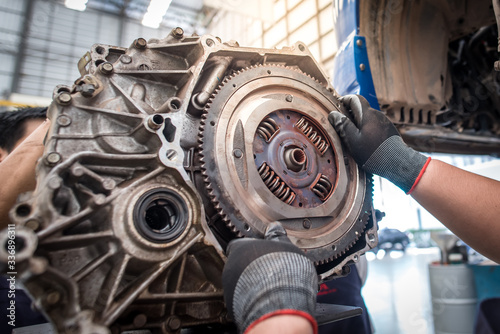 Bilde på lerret View of engine parts, engine parts and flywheel or flywheel cars Hand auto mecha