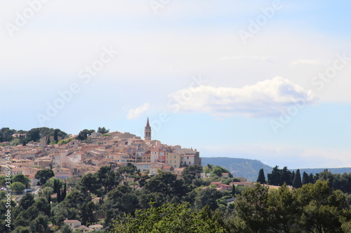 Le Castellet, village en Provence photo
