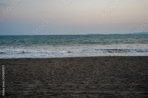 Fototapeta Naklejka Na Ścianę i Meble -  Beautiful view of the empty beach due to the quarantine for Covid 19 in Costa Rica