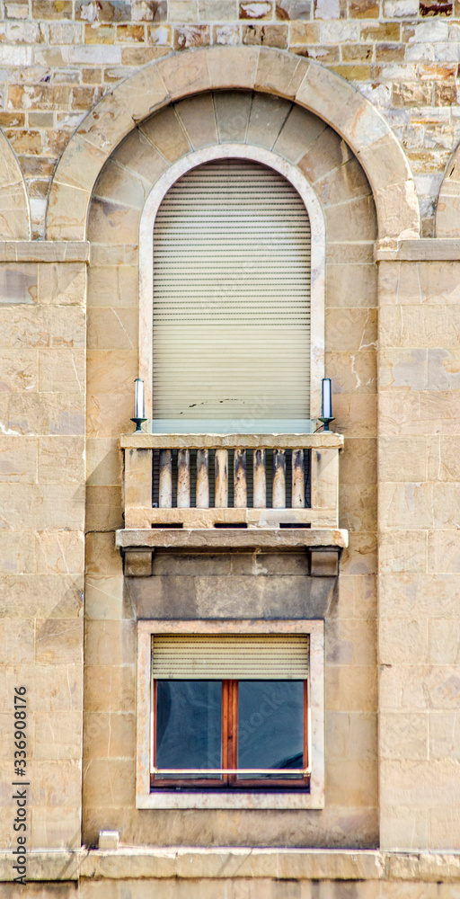 Obraz premium ancient window of historic building