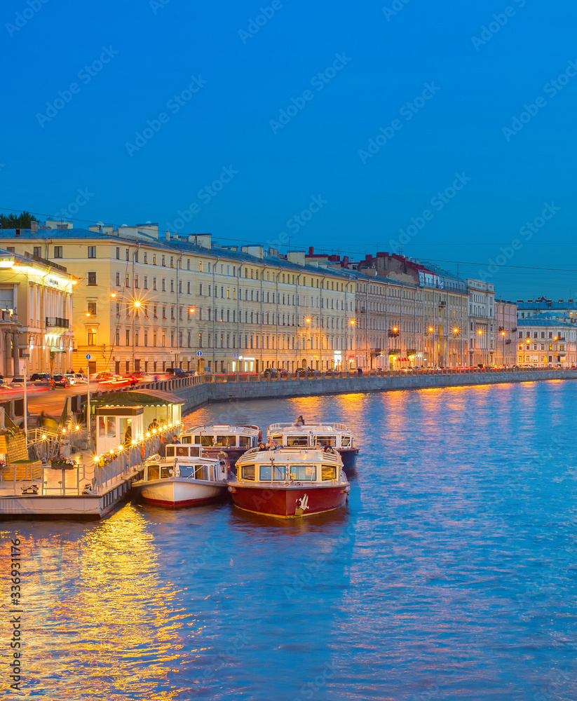 Obraz premium boat trip canals Petersburg, Russia