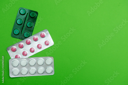 vitamine, concept, medicament, set, green, plate, yellow, isolated, dose, omega, brown, remedy, gelatin, fresh, multivitamins, blue, nutrition, close-up, biologically active, flu, coronavirus, epidemi photo