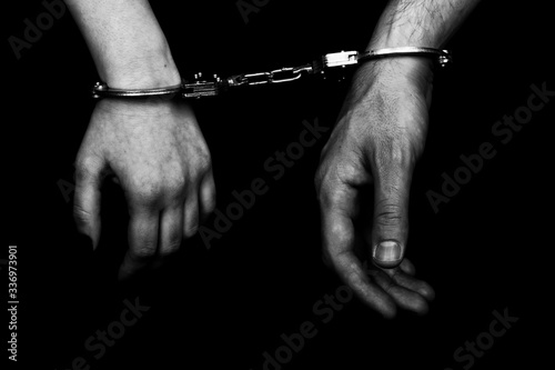Fotografija men and women cuffed hands together
