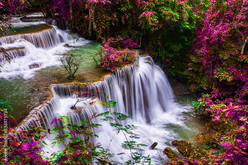Fototapeta Naklejka Na Ścianę i Meble -  amazing of huay mae kamin waterfall in colorful autumn forest at Kanchanaburi, thailand