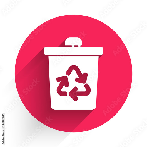White Recycle bin with recycle symbol icon isolated with long shadow. Trash can icon. Garbage bin sign. Recycle basket sign. Red circle button. Vector Illustration
