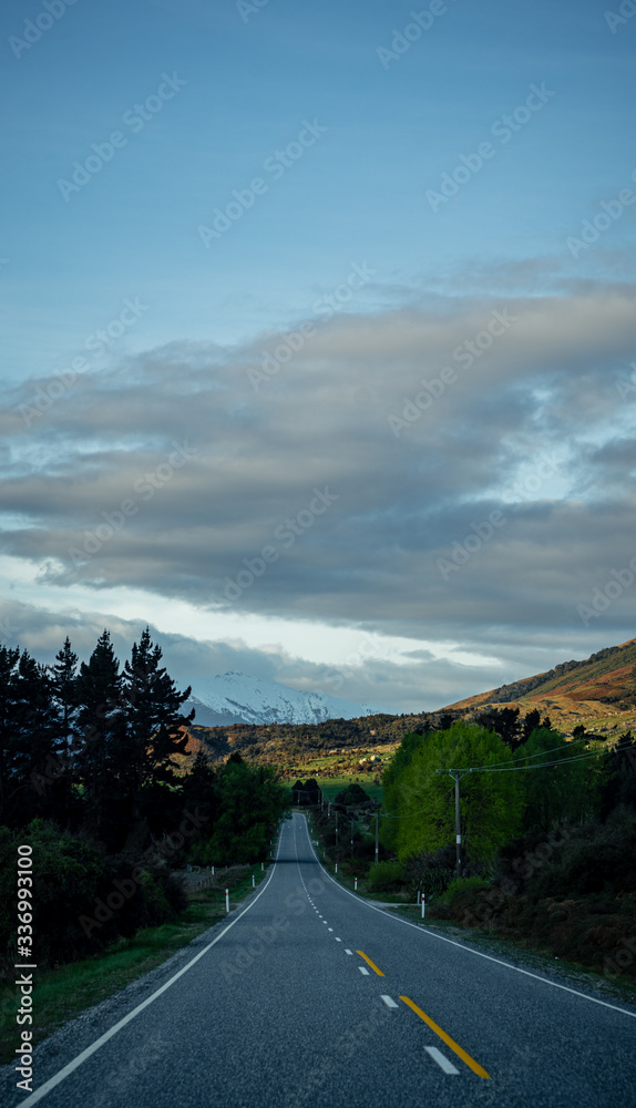 Naklejka premium Lovely sunset image of the Haast Past road, New Zealand