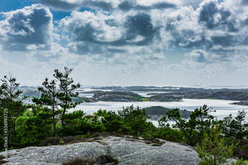 Blick auf die Schärenküste bei Fjellbacka, Schweden,, , see, teich, wald, tannenbaum © by-studio