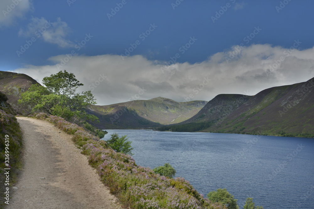 UK, Scotland, mountain landscape with lake and mountains, hdr