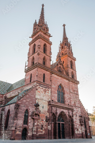 Basel, Münster, Kirche, Münsterplatz, Grossbasel, Altstadt, Stadt, Kreuzgang, Pfalz, Rhein, Georgsturm, Martinsturm, Altstadthäuser, Sommer, Schweiz