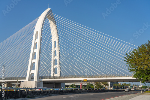 Fototapeta Naklejka Na Ścianę i Meble -  Konan Ai-Qin Bridge, Central Taiwan Science Park. The new landmark in Taichung City, Taiwan