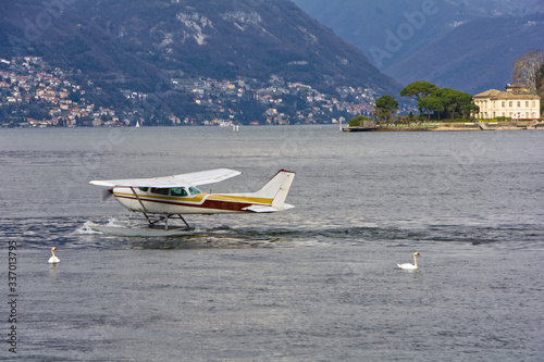 Obraz na plátně wasserflugzeug am comer see in italien