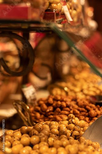 Cuadro en lienzo Candy shop with big spoon