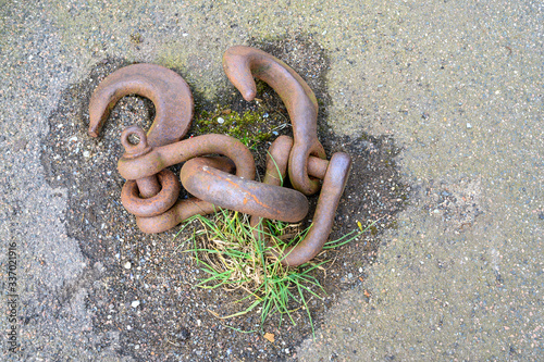 Metallhaken zum Festmachen im Hafen photo