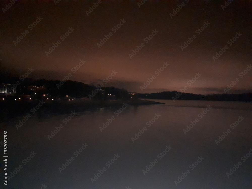 Obraz premium In the dark by the sea - Lysaker 