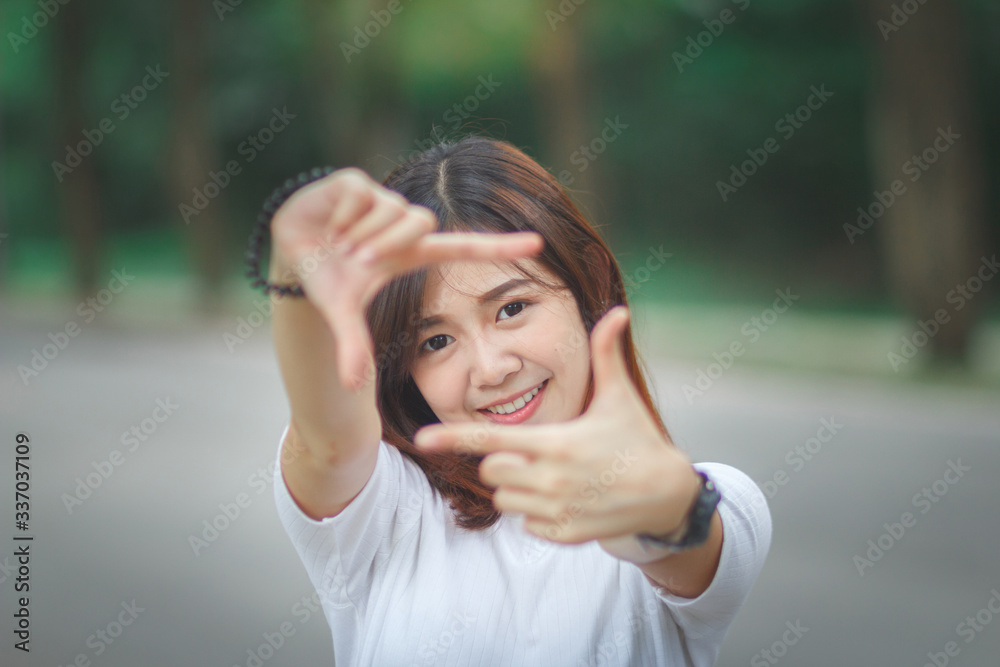woman make hands form a rectangle woman make hands form a rectangle