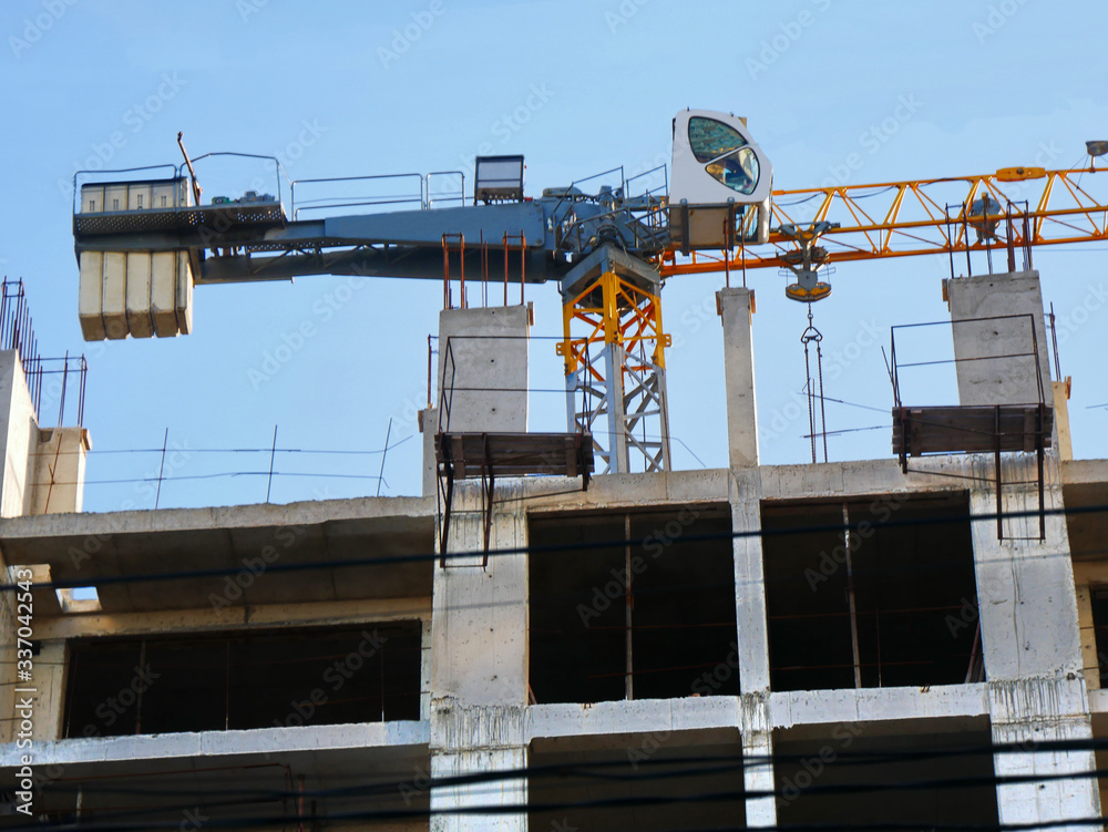Naklejka premium Construction crane near the building under construction