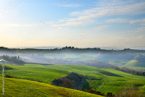 rolling hills of Siena in Tuscany © DD25