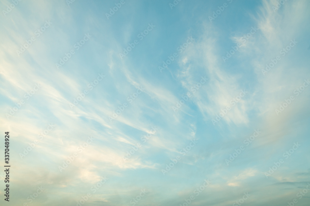 Obraz premium 空にたなびく雲