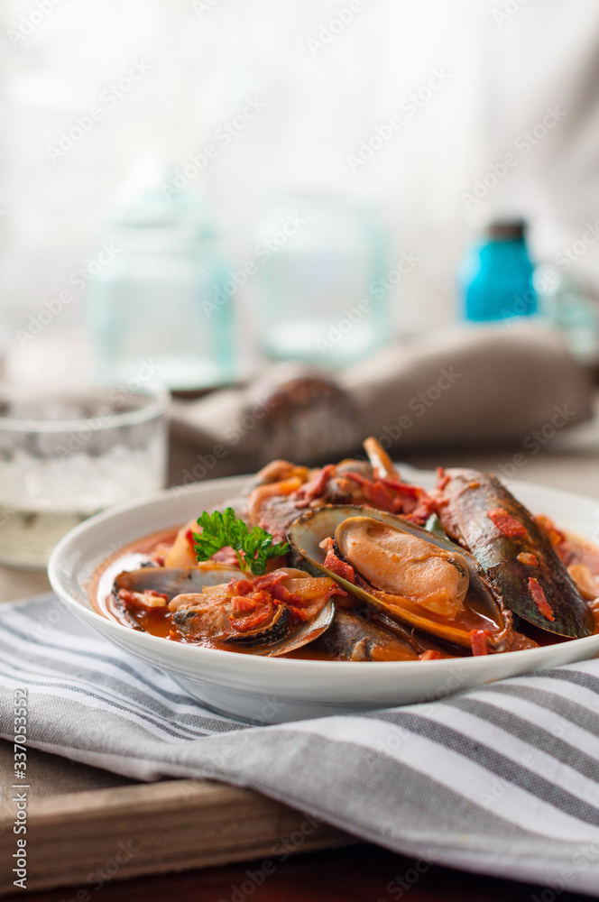 Mussels in Spicy Tomato Sauce, Mussels Marinara