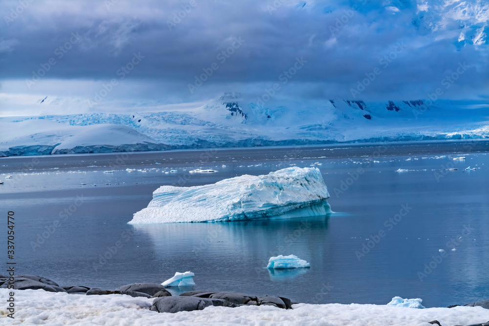 Iceberg Snow Mountains Blue Glaciers Damoy Point Antarctica