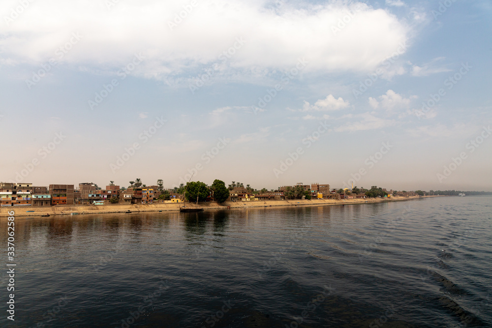 Fototapeta premium House on the coast of Nile near Edfu
