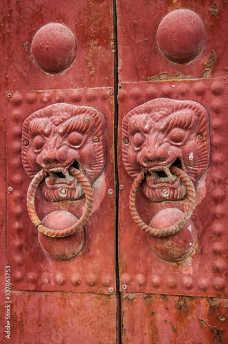 Door knocker, red, face