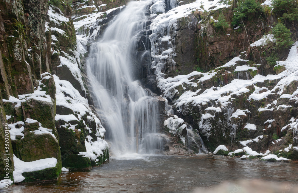 Obraz premium waterfall in the mountains
