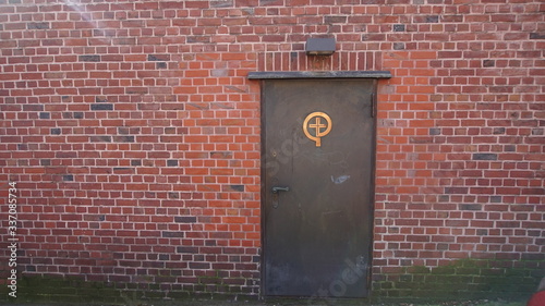 Kaputte Tür der Diakonie Hamburg 