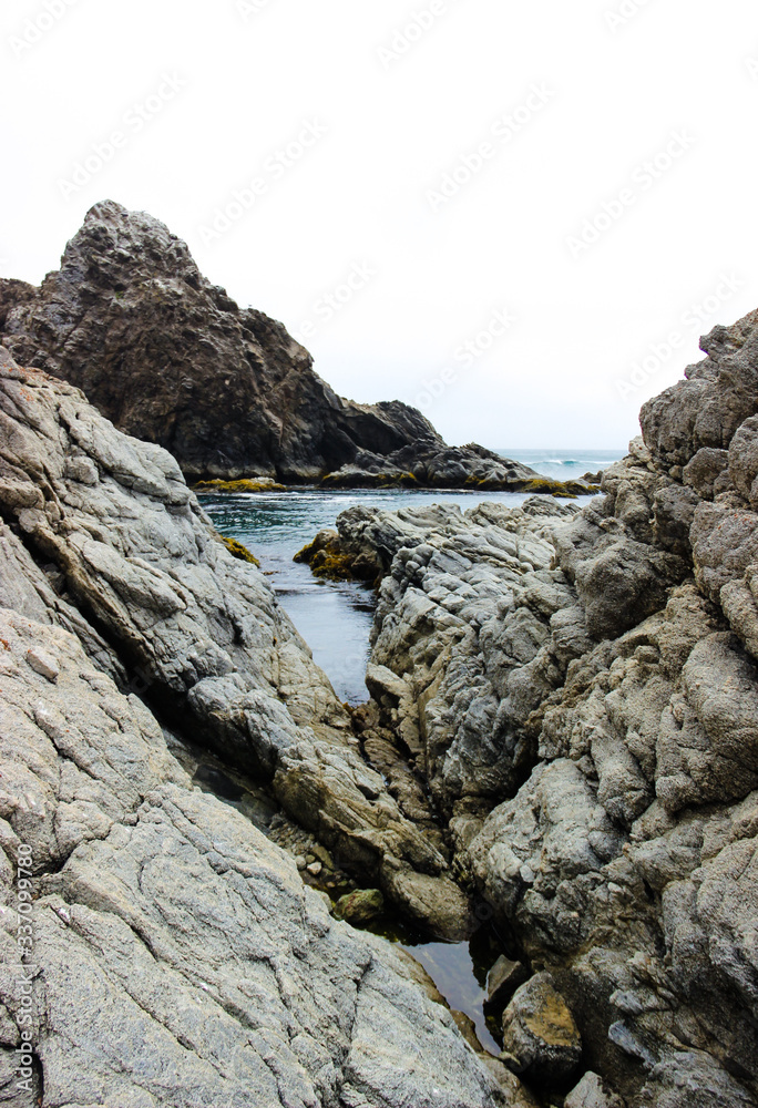 paisaje roca y mar 