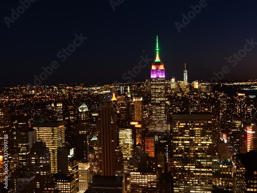 Empire State Building in New York City bei Nacht